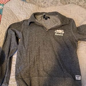 Roots half zip